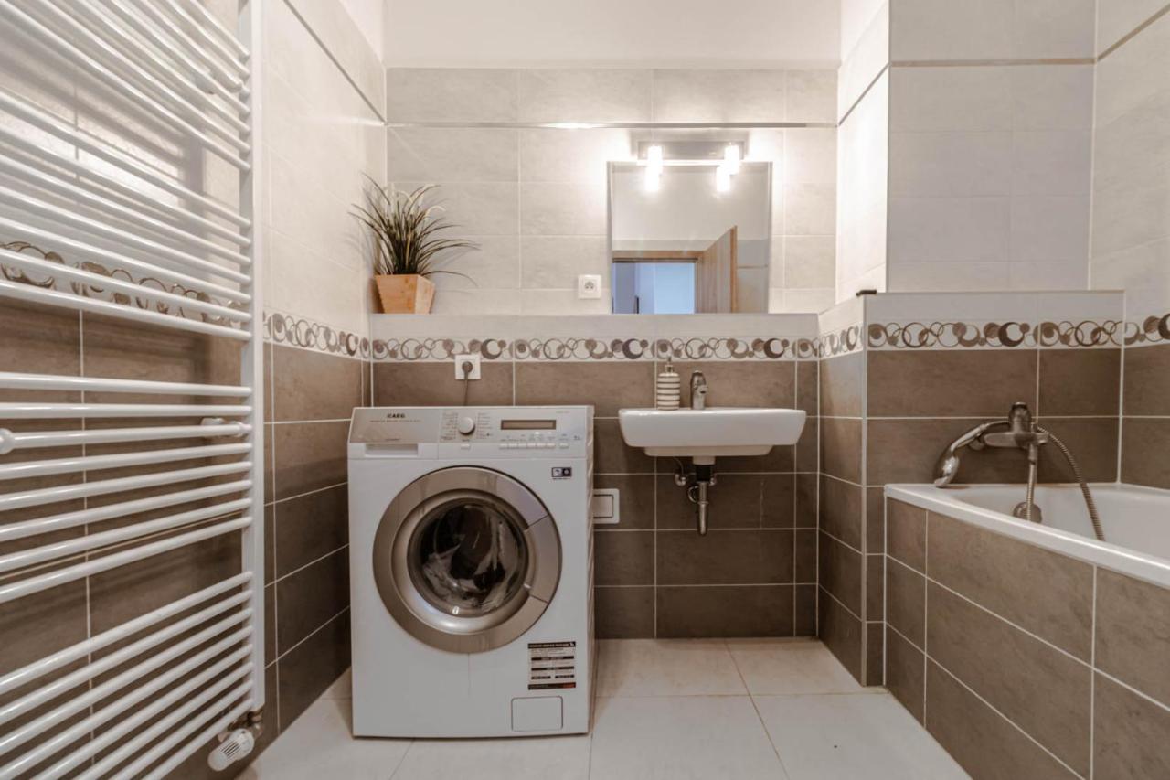 Moderny Byt V Sirsom Centre Apartment Bratislava Bagian luar foto