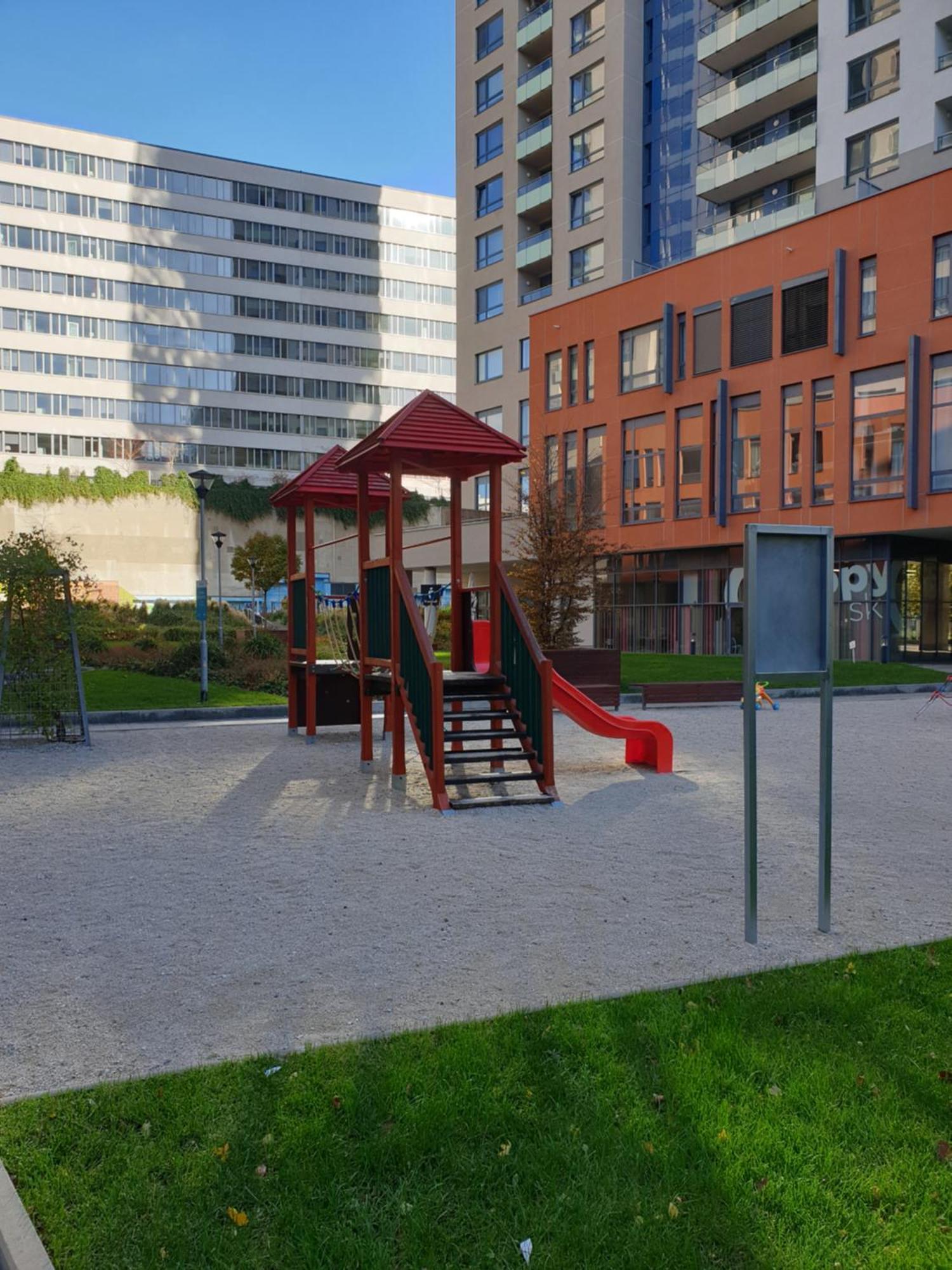 Moderny Byt V Sirsom Centre Apartment Bratislava Bagian luar foto